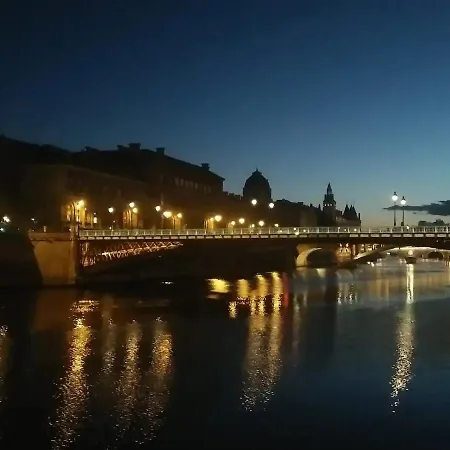 Campsite Petit Havre De Paix Entre Le Marais Et Bastille Paris